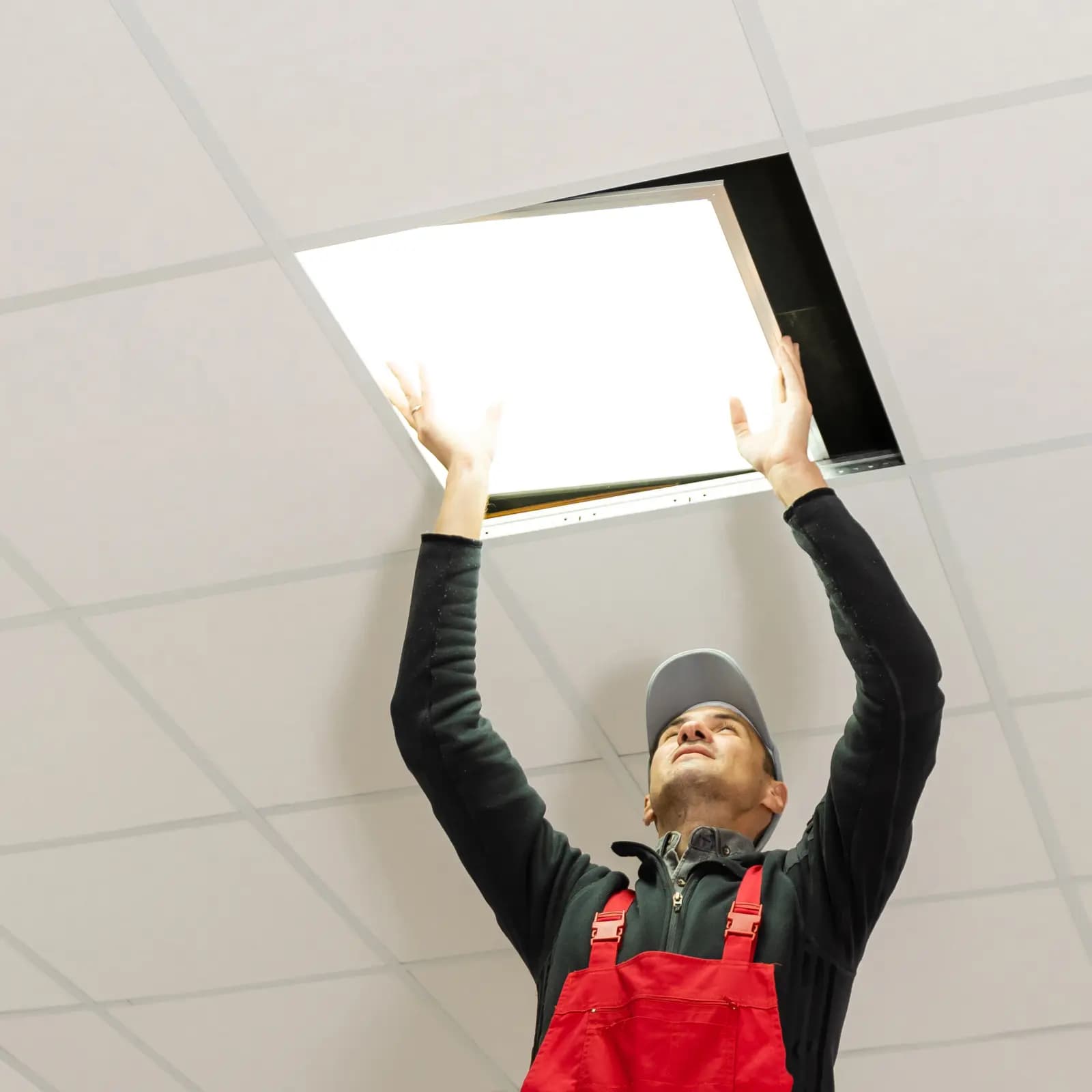Монтаж на LED panel 60х60 см OM, окачен таван, ГК