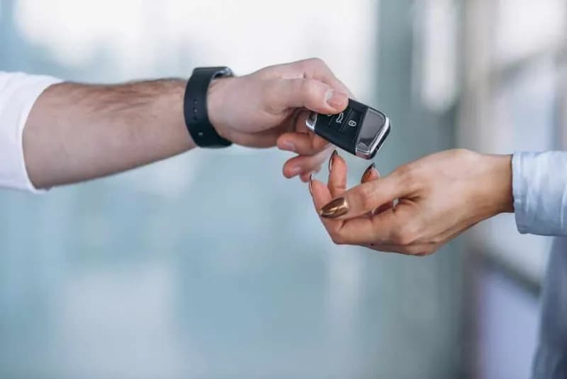 Reparatur oder Austausch von Batterien von Fernbedienungsschlüsseln und Autoschlüsseln